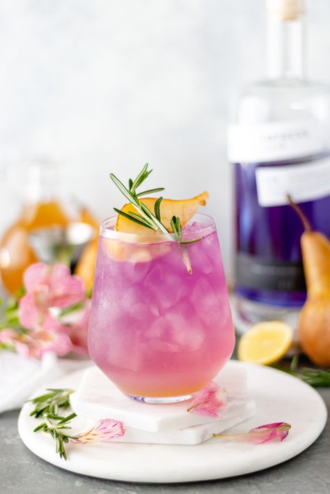 Empress Gin, Summer Mocktails, Rosemary Simple Syrup, Drink Garnishing, Gin Recipes, Gin Cocktail, Pink Drink, Fancy Drinks, Pretty Drinks