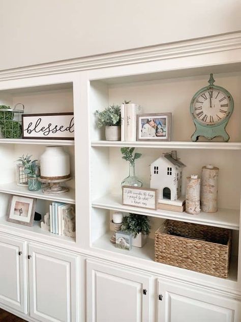 Farmhouse Bookshelf Decor, Shelf Styling Ideas, Living Room Hutch, Farmhouse Shelves Decor, Farmhouse Shelf, Built In Shelves Living Room, Shelf Decor Living Room, Rustic Farmhouse Living Room, Styling Shelves