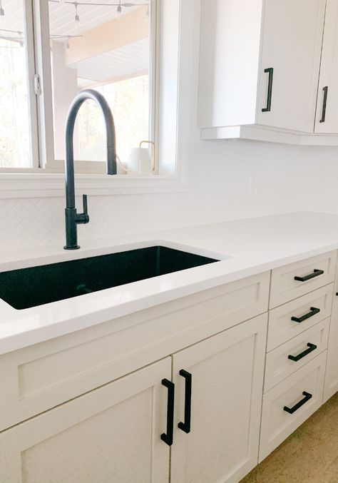 Kitchen Handles Chrome, Black Cabinets Handles, Kitchen With White Cabinets And Black Hardware, Black Handles In Kitchen, Cream Kitchen Black Hardware, Modern Kitchen Black Hardware, Black And Chrome Kitchen Hardware, Kitchen Pull Handles, Kitchen Cabinet Black Handles