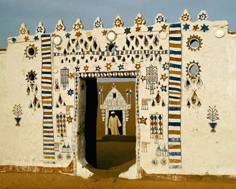 Mauritania? Georg Gerster, Painted Doorway, Upper Egypt, African Architecture, African House, Afrique Art, Vernacular Architecture, Africa Art, The Nile