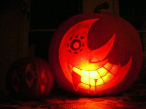 Soul eater moon Soul Eater Pumpkin Carving, Soul Eater Pumpkin, Pumpkin Carving Ideas Anime, Anime Pumpkin Carving Ideas, Anime Pumpkin Carving, Anime Pumpkin, Soul Eater Moon, Tokyo Ghoul Drawing, Moon Pumpkin