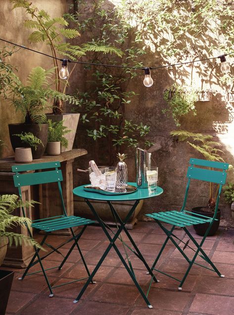 Small Garden Table, Outdoor Table And Chairs, Outdoor Tables And Chairs, Garden Table And Chairs, Luxury Garden, Garden Types, Diy Garden Furniture, Big Garden, Homestead Survival