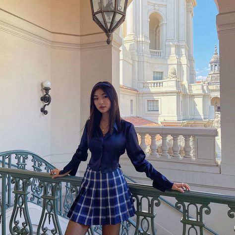 Blue Mini Skirt Outfit, School Skirt Outfits, Plaid Mini Skirt Outfit, Julia Ma, Spring Skirt Outfits, Blue Plaid Skirt, Mini Skirt Style, Instagram Light, Autumn School Outfit