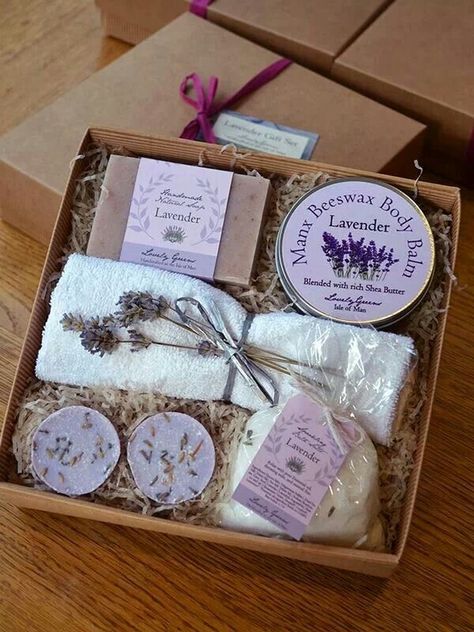 Săpunuri Handmade, Wine Gift Baskets, Spa Gift Box, Gift Box Design, Cadeau Diy, Soap Packaging, Diy Gift Box, Diy Soap, Spa Gifts