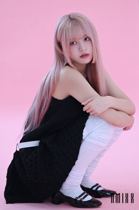 nmixx pics on Twitter: "#LILY ReFa x Cosmopolitan behind photos https://t.co/ondEG7A9Ii" / Twitter Nmixx Lily Pink Hair, Pink Hair Kpop, Lily Model, Lily Icon, Lily Nmixx, Nmixx Lily, Beauty Pop, Pre Debut, Scene Photo