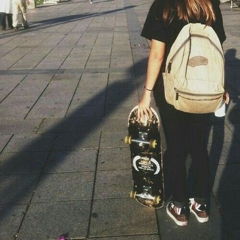 skater streets backpack fashion skate aesthetic skater girl Aesthetic Skater Girl, Aesthetic Skater, Skater Boi, Skate Vibes, Skate Aesthetic, Skateboard Aesthetic, Mavericks Surfing, Skater Vibes, Skate 3