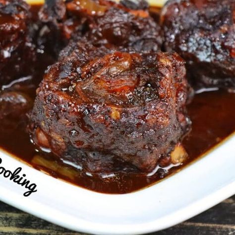 Southern Slow Cooker Oxtails Recipe - From The Queen of Soul Food Cooking Soul Food Meat, Oxtail Recipes Crockpot, Oxtail Recipes Easy, Oxtails Recipe, Cooking Oxtails, Ox Tails, Thanksgiving Dinner For Two, Oxtail Recipe, Oxtail Stew