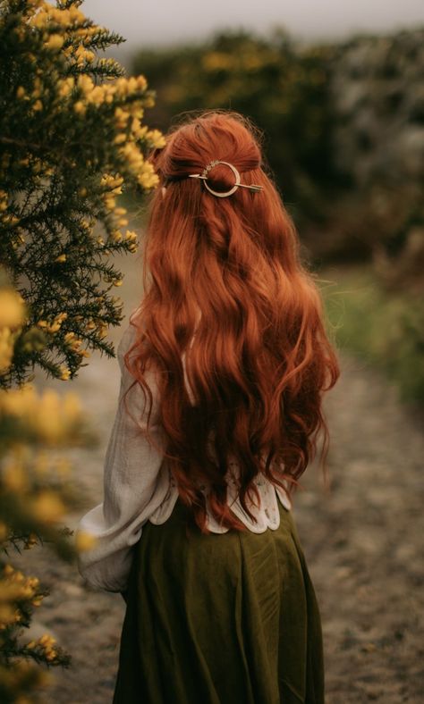 Fantasy Aesthetic Red Hair, Red Head Fantasy Aesthetic, Redhead Female Face Claim, Irish Red Hair Natural Redhead, Witchy Red Hair, Scottish Red Hair, Auburn Hair Aesthetic, Fantasy Red Hair, Princess With Red Hair