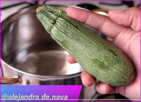 Zucchini Guacamole Recipe, Fake Avocado Salsa, Green Salsa Recipe Tomatillos, Fake Guacamole, Green Salsa Recipe, Guacamole Sauce, Zucchini Salsa, Mexican Squash, Places In Mexico