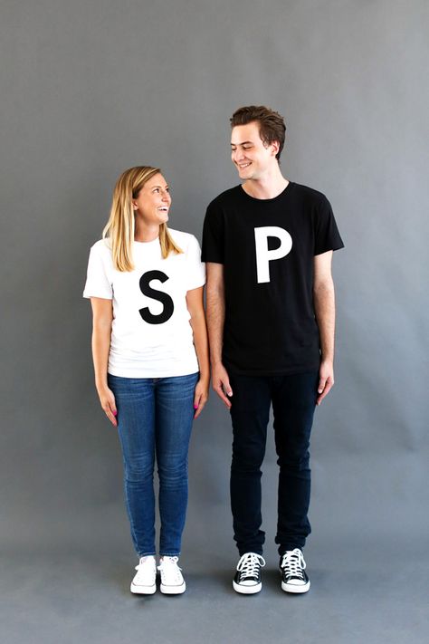 Top 10 Last Minute Halloween Costumes by Evite Easy Diy Couples Costumes, Salt And Pepper Costume, Last Minute Kostüm, Original Halloween Costumes, Easy Couples Costumes, Meme Costume, Halloween Costumes Diy Couples, Quick Halloween Costumes, Diy Couples Costumes