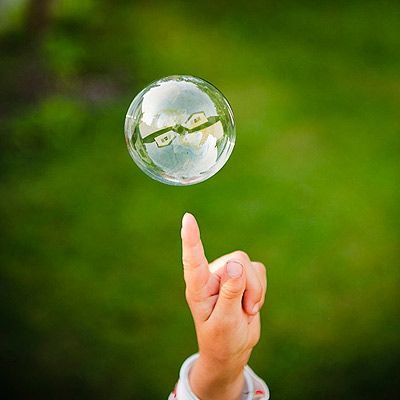 Add 1 cup of dishwashing soap to a gallon of warm water. An extra two to three tablespoons of glycerin, is the secret to super-big bubbles. Pour your concoction into a flat, rimmed tray, like a sheet-cake pan. Make a wand by bending a wire hanger into a loop. Teach your toddler to lift the wand slowly and walk backward to let loose a gigantic bubble. You can experiment with making different kinds of wands with straws, pipe cleaners, even fly swatters. Diy Bubbles, Outdoor Science, Bubble Making, Silly Monsters, Outside Fun, Fly Swatters, Outdoor Activities For Toddlers, Bubble Solution, Diy Wand