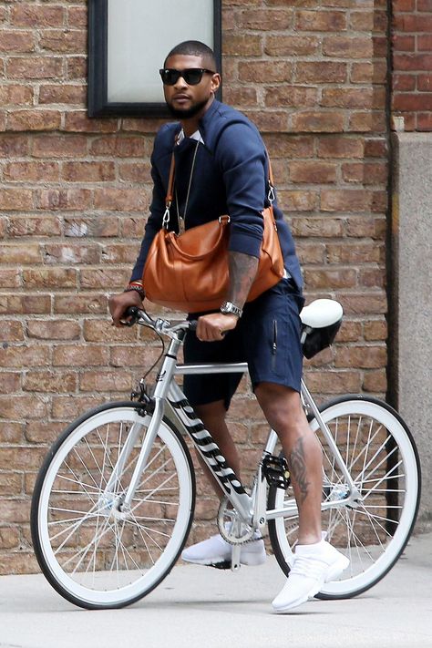 Celebrity Bike Style - Naomi Watts, Alexa Chung, Candice Swanepoel on Bikes Industrial Streetwear, City Bike Style, Urban Bike Style, Bike Showroom, Bike Fashion, Bicycle Chic, Bike Wheels, Urban Cycling, Riding A Bike