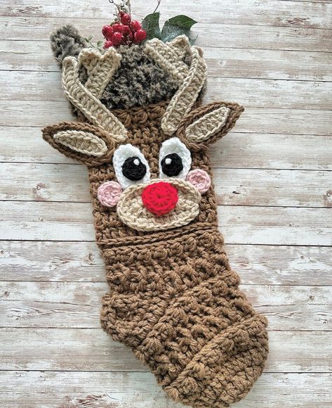 20+ Crochet Christmas Stocking Patterns to Deck the Halls with Handmade Charm Crochet Christmas Stocking Pattern, Crochet Stocking, Christmas Crochet Patterns Free, Crocheted Christmas, Crochet Christmas Stocking, Confection Au Crochet, Crochet Xmas, Christmas Stocking Pattern, Handmade Stocking