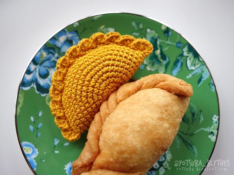 [Free Pattern] Curry Puff (Karipap) Amigurumi Crochet Pattern