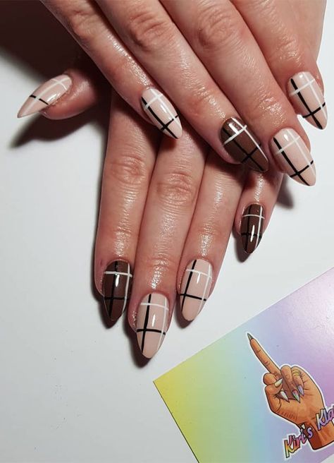 Cute plaid nail designs for autumn 2021 : Chic Tartan Nails Nails Inspiration Checkered, Nail Art Designs For Fall Plaid, Autumn Nails Plaid, Natural Autumn Nails, Tartan Nail Art, Brown Plaid Nails, Fall Plaid Nails, Academia Nails, Tartan Nails