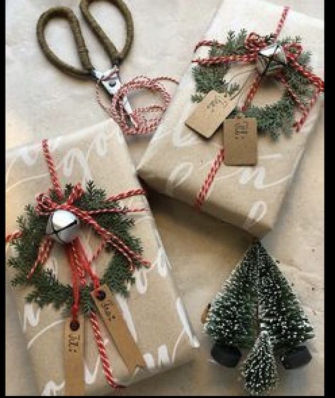 Christmas Present Wrap, Christmas Gift Packaging, Color Boards, Gift Wrapping Techniques, Creative Gift Wraps, Gifts Wrapping, Gift Wrapping Inspiration, Gifts Wrapping Diy, Unique Gift Wrapping