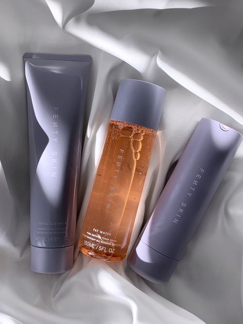 Fenty Skin Aesthetic, Fenty Perfume, Body Lotion Packaging, Penyimpanan Makeup, Fenty Skin, Celebrity Skin Care, Cosmetics Mockup, Makeup Package, Pretty Skin Care