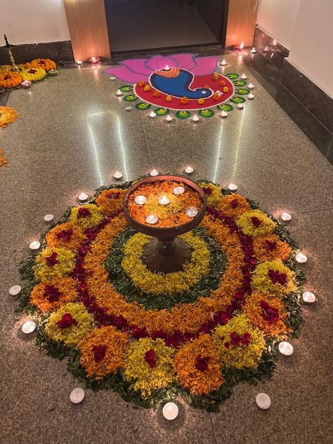 Round Flower Rangoli Design, Rangoli With Flowers And Colours, Diwali Rangoli With Flowers, Floral Rangoli Designs Flower, Rangoli From Flowers, Flower Rangoli Designs Creativity, Happy Diwali Rangoli Designs, Round Rangoli, Welcome Rangoli