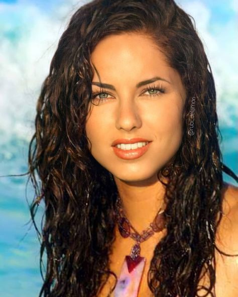 2000s Latina Fashion, Bombshell Makeup, Barbara Mori, Retro Hairstyles, Iconic Women, Body Hair, Perfect Woman, Beauty Face, Pretty Face