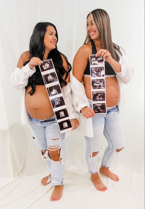 Best Friend Maturity Photos, Pregnant Besties Photoshoot, Sister In Law Maternity Pictures, Friend Bump Pictures, Maternity Shoot Friends, Best Friend Bump Pictures, Sister Maternity Photoshoot, Pregnant With Your Best Friend, Maternity Shoot With Teenage Siblings