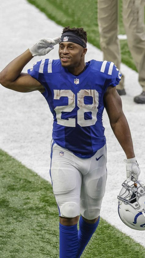 Jonathan Taylor Colts, Colts Wallpaper, Afl Players, Taylor Wallpaper, Nick Chubb, Football Run, Nfl Colts, 16 Wallpaper, Nfl Football Pictures