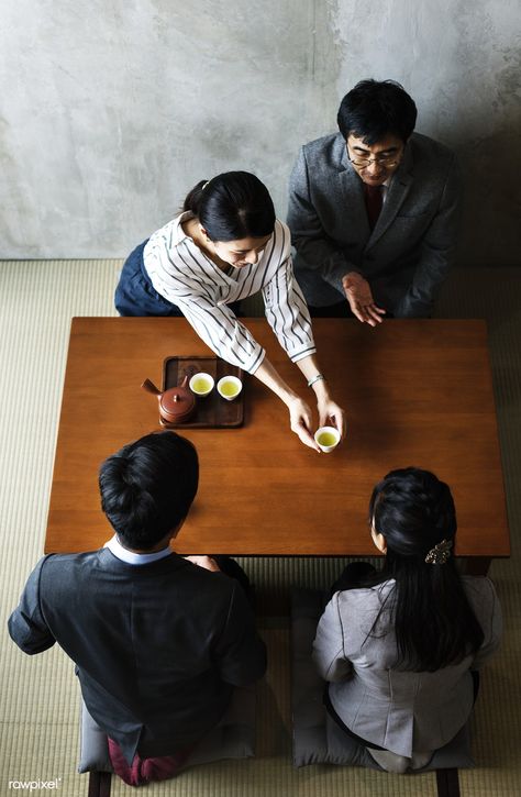 People Drinking Tea, Tea Vibes, People Drinking, Tea Crafts, Portrait Reference, Friends Drinks, Japanese Lifestyle, Visual Metaphor, Japanese Kitchen