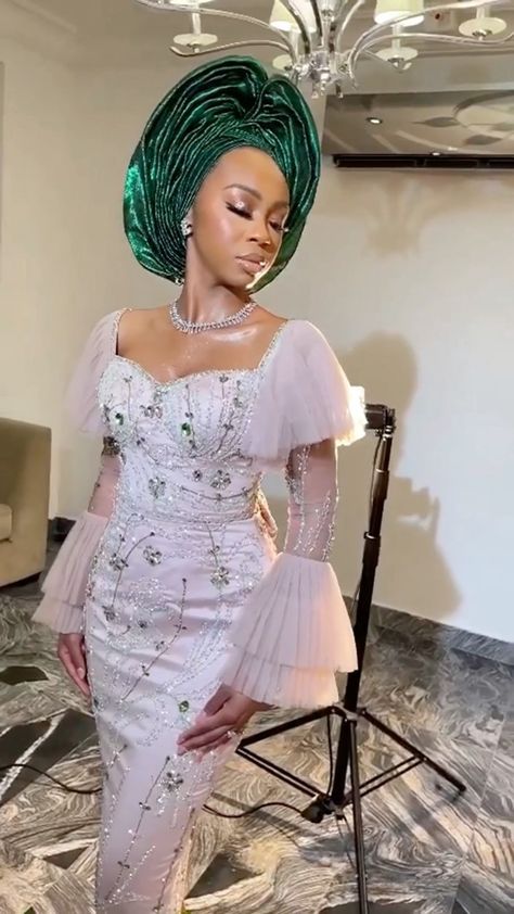 Nigerian Lace Blouses, Black Dinner Dress, Nigerian Wedding Dresses Traditional, Nigerian Lace Dress, Nigerian Dress Styles, Green Lace Blouse, Aso Ebi Lace Styles, Lace Blouses, Nigerian Lace Styles Dress