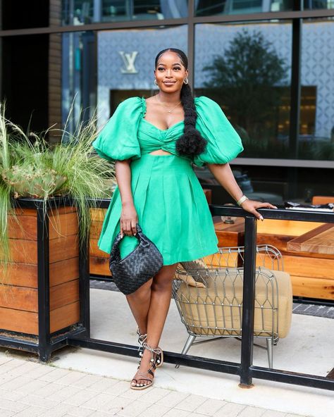 Mary Bennett on Instagram: “This peace, these vibes, this growth, cannot be messed with💚🌿🌱 Sn: I debated between getting the designer Bottega Mini Jodie or the dupe……” Bottega Mini Jodie, Puffy Sleeve Dress, Mini Jodie, Chic Dress Classy, Dressy Casual Outfits, Black Lady, Stylish Work Attire, Dress Up Outfits, African Clothing Styles