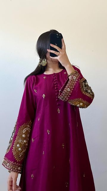 Mehrun Color Suit, Winter Dress For Wedding, Purple Pakistani Dress, Anand Karaj Decor, Winter Wedding Outfit Ideas, Winter Formal Outfits, Barat Dress, Black Bridal Dresses, Kurti Long