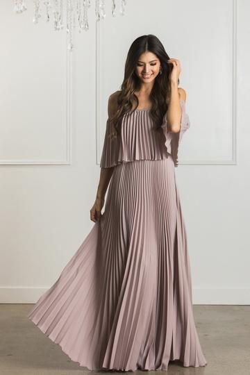 Classy Evening Gowns, Best Formal Dresses, Dresses For Weddings, Trendy Dresses Summer, Cute Maxi Dress, Boutique Maxi Dresses, Burgundy Prom Dress, Perfect Prom Dress, Pleated Maxi Dress