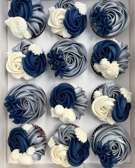 Blue Wedding Cupcakes, Cupcake Decorating Tips, Fancy Cupcakes, Blue Cupcakes, Cupcake Cake Designs, White Cupcakes, Creative Cupcakes, Cupcake Icing, Cupcake Designs