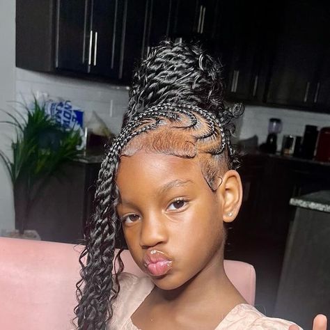 Armonnie on Instagram: "Kids Fulani twist 😍😍" Cute Hairstyles Cornrows, Cute Hair With Braids, Black Hair Braids Styles Easy Hairstyles, Cute Black Hairstyles With Weave, Heart Kids Hairstyles, Fulani Braids With Bun, Natural Hair Down Styles, Lemonade Fulani Braids Kids, Simple Fulani Braids For Kids