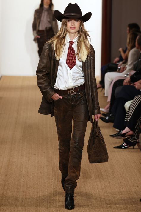 Ralph Lauren Fall 2024 Collection Ralph Lauren Fall Winter 2023 2024, Ralph Lauren Catwalk, 90s Ralph Lauren Ad, Winter Outfits Ralph Lauren, Western Ralph Lauren Aesthetic, Ralph Lauren Cowgirl, Ralph Lauren 2024 Fall, Ralph Lauren Fall Winter 2024, Ralph Lauren Spring Summer 2024