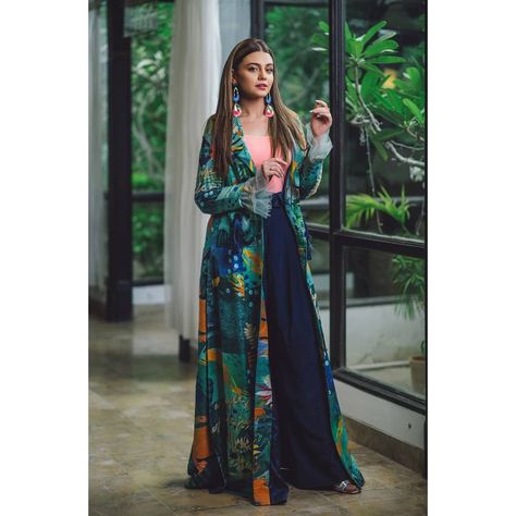 Zara Noor Abbas Dresses, Zara Noor Abbas, Afghan Wedding Dress, Salon Wear, Shrug For Dresses, Stylish Dpz, Bollywood Outfits, Pakistani Dresses Casual, Pakistani Fashion Party Wear