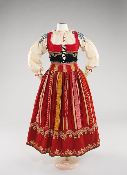 Ensemble | Portuguese | The Metropolitan Museum of Art Portuguese Clothing, Costumes Around The World, Portuguese Culture, Folk Clothing, Folk Dresses, Costume Collection, Costume Institute, Ethnic Dress, Traditional Fashion