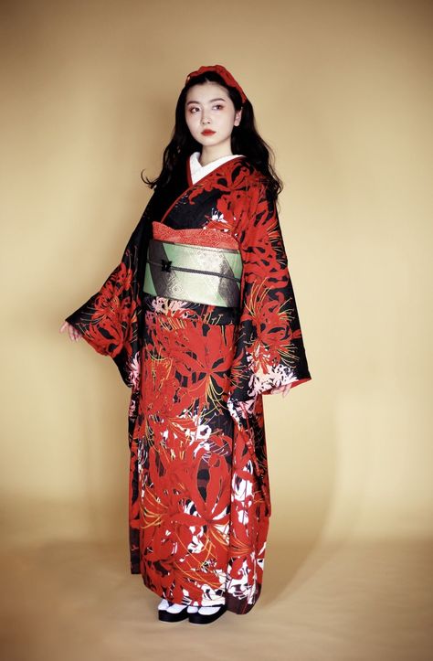 Red Spider Lily Haori, Spider Lily Clothes, Red Spider Lily Kimono, Spider Lily Kimono, Spider Kimono, Black Kimono Traditional, Kitsune Kimono, Gothic Kimono, Dark Kimono