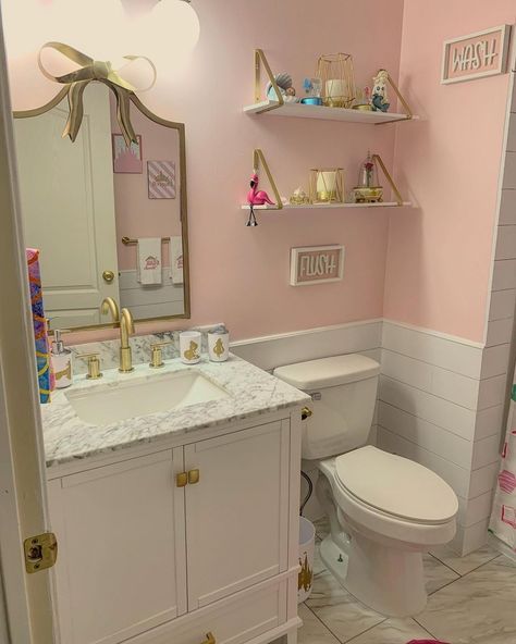 Interior Design Washroom, Small Bathroom Interior Design, Princess Bathroom, Washroom Tiles, Contemporary Bathroom Design, Small Bathroom Mirrors, Girly Bathroom, Girl Room Inspiration, Pink Bathroom Decor