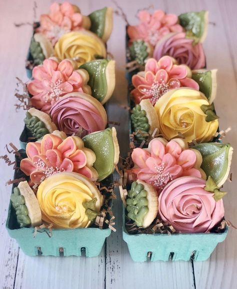 These Mothers Day flower cookie baskets are just the sweetest from the fabulous @sistersbakeryoregon 🌼🌸🌻🌺🌹🌷 #cookier #cookieart… | Instagram Cookie Baskets, Flower Sugar Cookies, Cookie Bouquet, Slow Cooker Desserts, Flower Baskets, Spring Cookies, Sugar Cookie Designs, Pretty Cookies, The Bakery