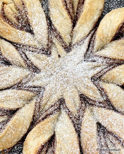 Cinnamon Star Bread With Puff Pastry, Star Bread With Puff Pastry, Cinnamon Sugar Puff Pastry Tree, Puff Pastry Dessert Cinnamon, Cinnamon Snowflake Puff Pastry, Puff Pastry Christmas Tree Cinnamon Sugar, Puff Pastry Star Wreath, Puff Pastry Cinnamon Star, Puff Pastry Snowflake Cinnamon