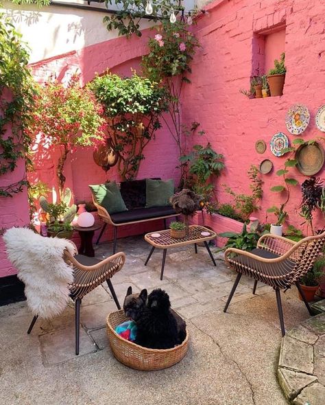 Colourful Courtyard, Colorful Backyard Ideas, Colorful Backyard, Moroccan Garden, Courtyard Ideas, Porch Paint, Gallery Wall Bedroom, Colorful Patio, Living Room Warm