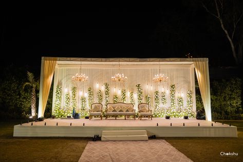 Wedding Reception Stage Decorations Backdrops, Stage Decoration Photos, Mini Stage, Marriage Photoshoot, Decoration Stage, Light Flowers, Marriage Reception, Reception Backdrop, Wedding Entrance Decor