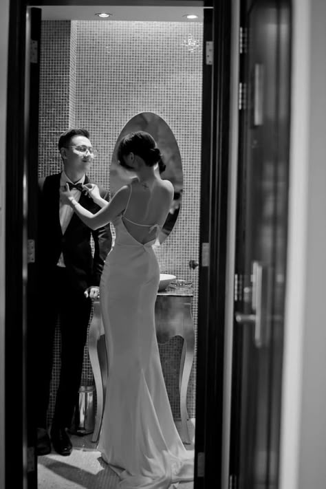 Indoor Prewedding Shoot Ideas, Prewedding Library, Wedding Hotel Room Photoshoot, Hotel Elopement Photos, Hotel Room Wedding Photos, Hotel Room Photoshoot Ideas Couple, Pre Wedding Photoshoot Indoor, Hotel Room Wedding, Pre Wedding Indoor