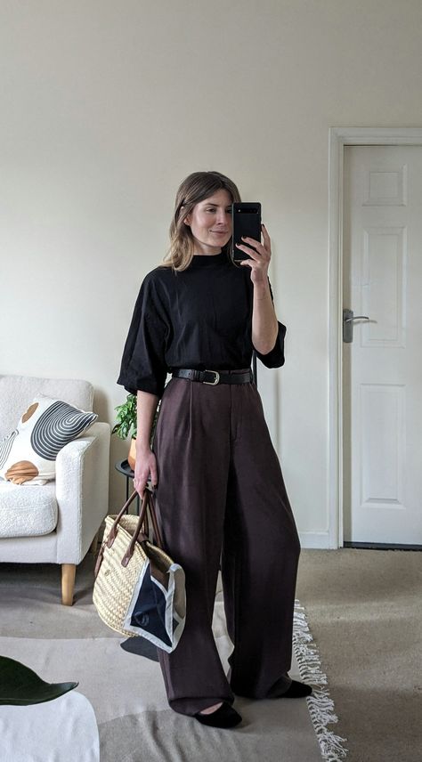 Brown Linen Trousers Outfit, Brown Trousers Outfit Casual, Brown Flats Outfit, Brown Trousers Outfit, Trousers Street Style, Teacher Work Outfit, Trousers Outfit Casual, European Closet, Tailored Outfits