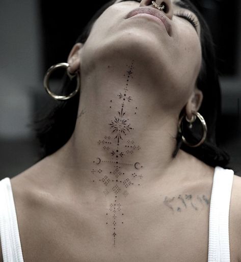 Throat Neck Tattoo Women, Delicate Throat Tattoos Women, Male Torso Tattoo, Back Hairline Tattoo, Neck Tattoos Women Geometric, Ornament Neck Tattoo, Tattoo Throat Woman, Minimal Throat Tattoo, Minimalist Throat Tattoo