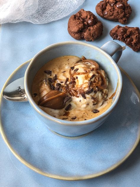 Affogato Dessert, Vegan Affogato, Caramel Affogato, Affogato Recipe, Italian Desserts Traditional, Dessert Vegan, Caramel Mocha, Vegan Caramel, Dairy Free Ice Cream