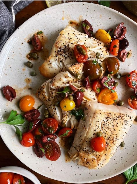 Sole Fillet Recipes, Fresh Dishes, Fresh Cherry, Fresh Cherries, Kalamata Olives, What To Cook, So Delicious, Fish And Seafood, Lemon Juice