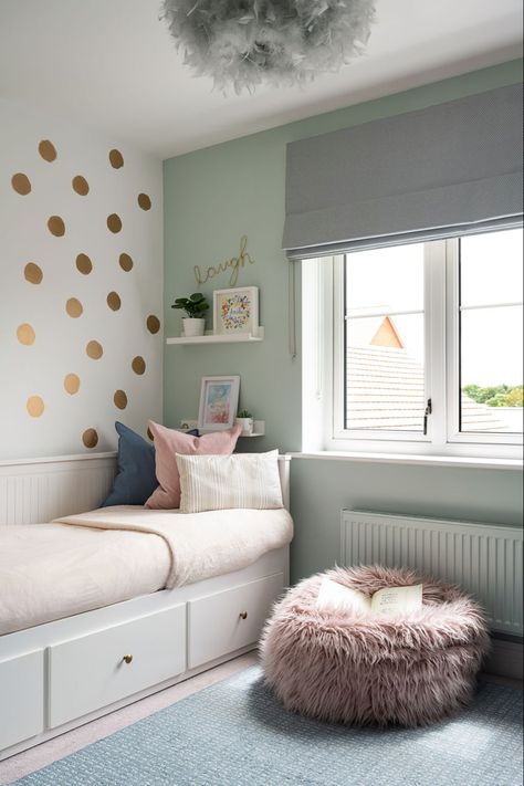 Girls Bedroom Girls Bedroom Colour Ideas, Light Green Girls Bedroom, Pale Pink Girls Bedroom, Bedroom Ideas For 10 Yr Girl, Mint Green Girls Bedroom, Pre Teen Bedroom Ideas, Mint Girls Bedroom, Older Girls Bedroom Ideas, Girls Green Bedroom Ideas