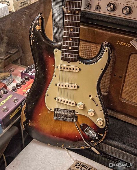 Vintage Stratocaster, Super Strat Guitar, Vintage Fender Stratocaster, Squire Stratocaster, Squier Classic Vibe 50s Stratocaster, Vintage Les Paul, Lefty Guitars, Fender Stratocaster Sunburst, Stratocaster Guitar