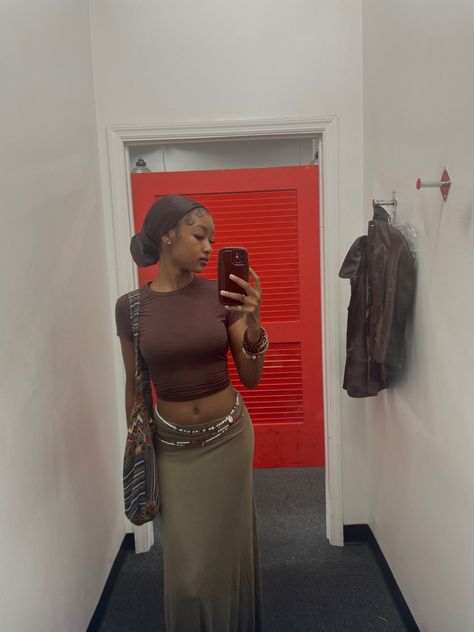 Earthly Outfits Black Women, Boho Girl Aesthetic Black Women, Erykah Badu Aesthetic Outfits, Earthy Girl Aesthetic Black Women, Lauryn Hill Aesthetic Outfits, Room Inspo Earthy, Earthy Girl Outfits Black Women, Lauryn Hill Outfits, Earth Girl Aesthetic Outfits