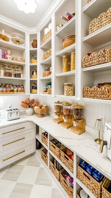 Aly McDaniel on Instagram: "Comment SHOP! Ummmmm can you even believe this transformation???? I can’t believe I have my dream pantry and it’s all thanks to Martin! He is so good at bringing my visions to life! I linked pretty much everything I used to organize this pantry! 
Comment SHOP below to receive a DM with the link to shop this post on my LTK ⬇ https://liketk.it/4SDvB
#dreampantry #pantrygoals #pantryorganization #pantrydesign" Large Pantry Design, Kardashian Pantry, Fancy Pantry, Dream House Pantry, Organize Fridge, Building Designing, Visionary Board, Pantry Designs, Pantry Renovation